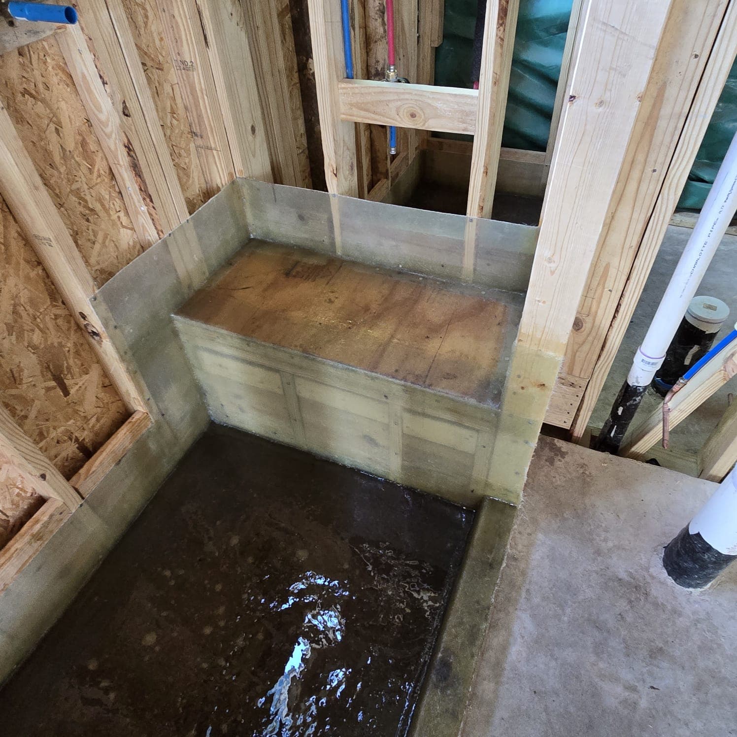 FIBERGLASS SHOWER PAN